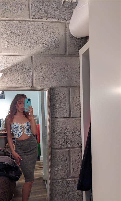 Eunhae Shows Off Tight Little Body And Grinds On Gaming Chair