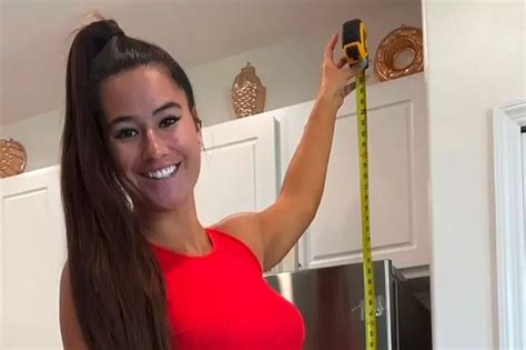 Woman Who Is 6Ft2 Makes 80 000 A Month On Onlyfans